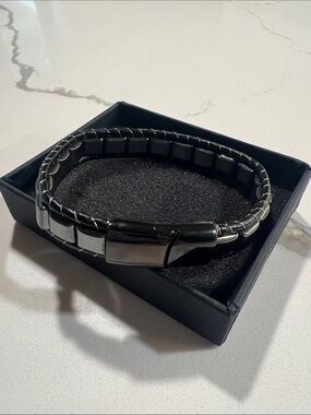 BNIB Men's Black Hematite Steel Link Bracelet - Sleek Magnetic Clasp